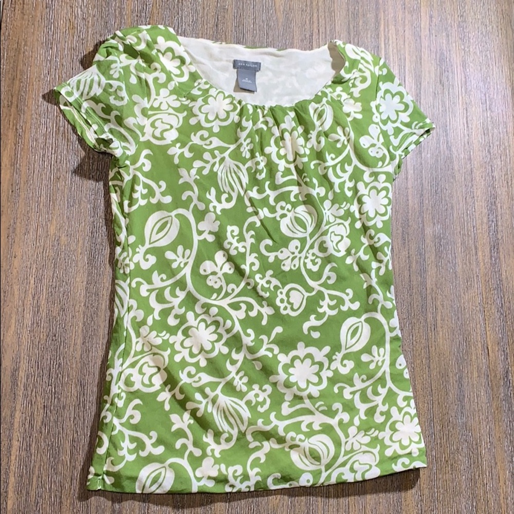 Ann Taylor Green Flower blouse Size M